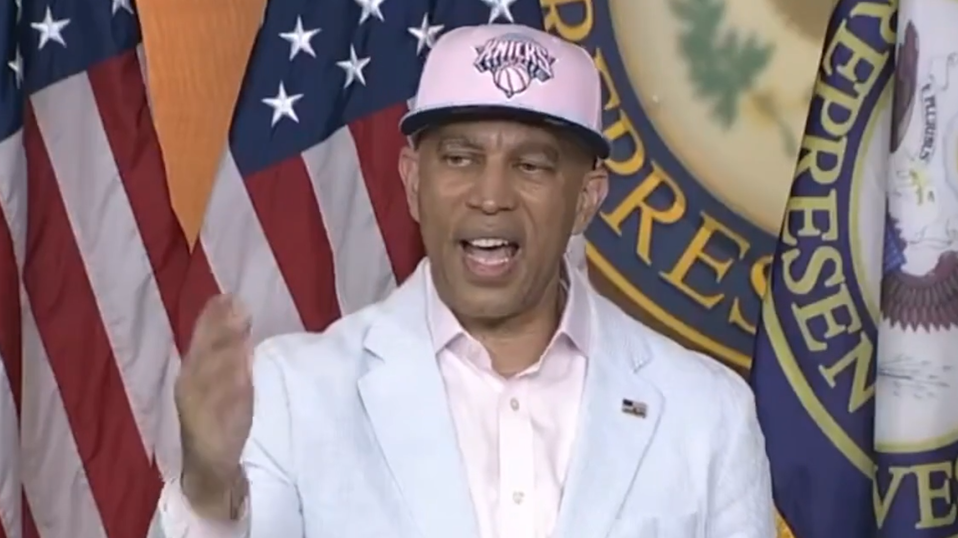 Hakeem Jeffries Tries to Dunk on Trump